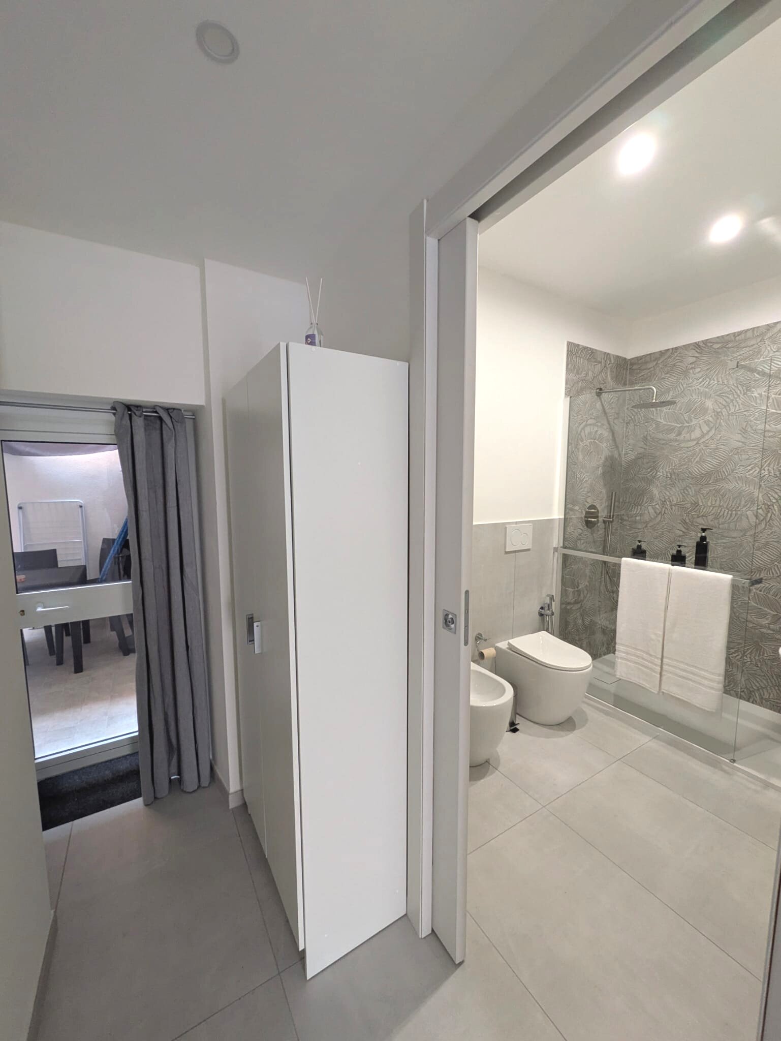 Corridoio con vista bagno